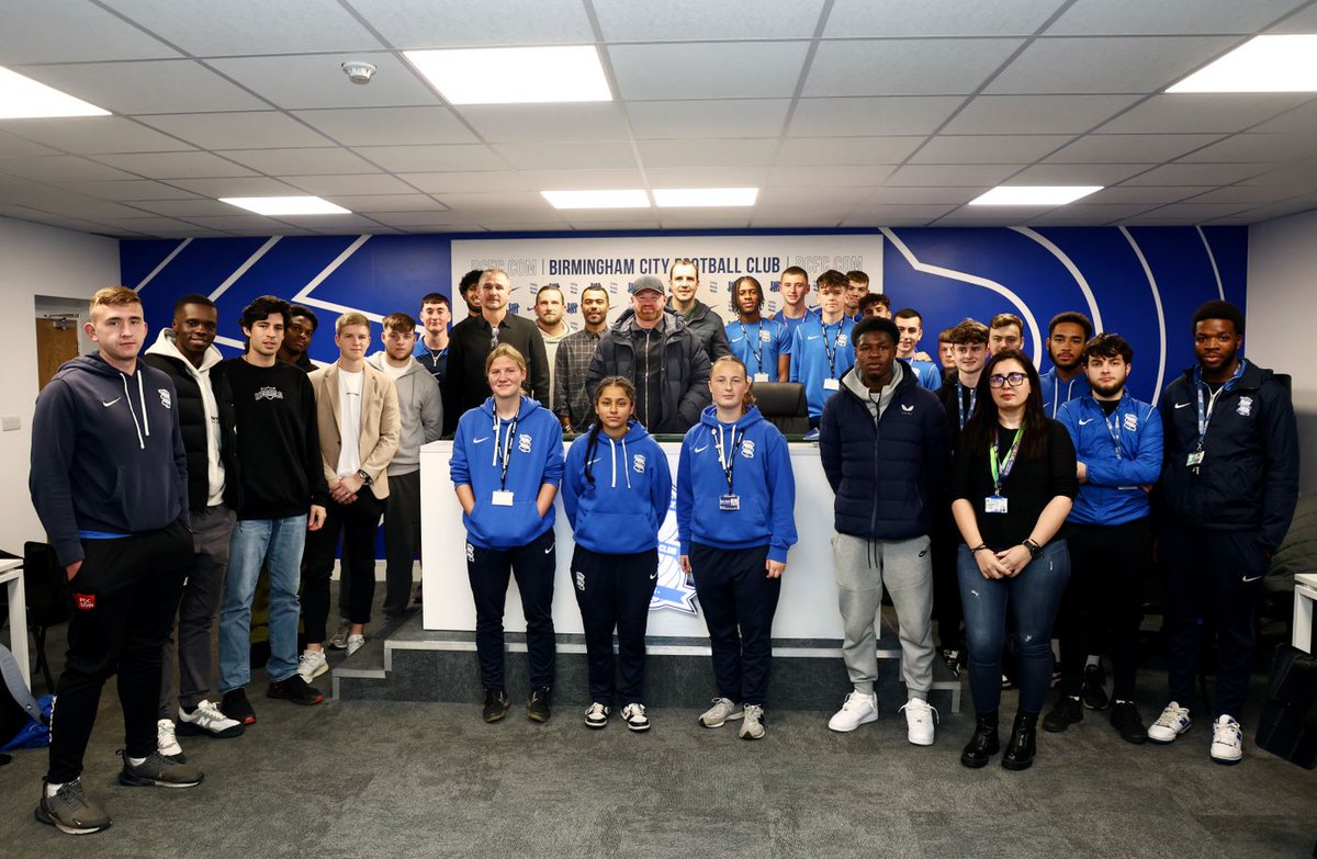 AndreeaMogo's tweet photo. 😃 I had the amazing opportunity, as a @UCBofficial Sports Management student, to be sat in front of one of the legends that football gave us. 

So blessed to be learning from the best people in the industry! 🙏

📷 @EFL https://t.co/89T95xPMaM