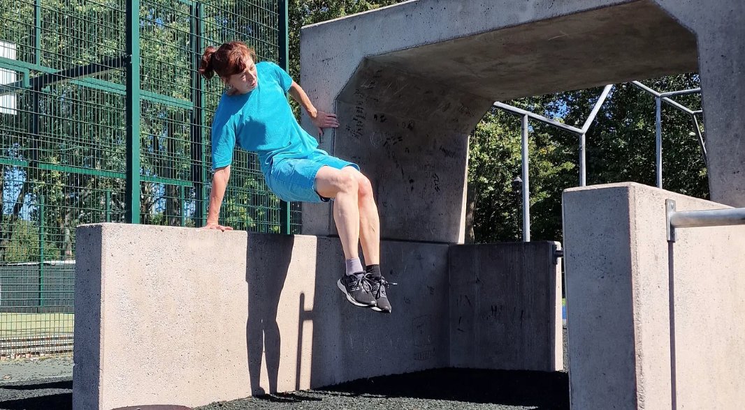 I've written a non-work blog post.
Learning parkour in my sixties: a year of classes

medium.com/@sarawilcox13/…