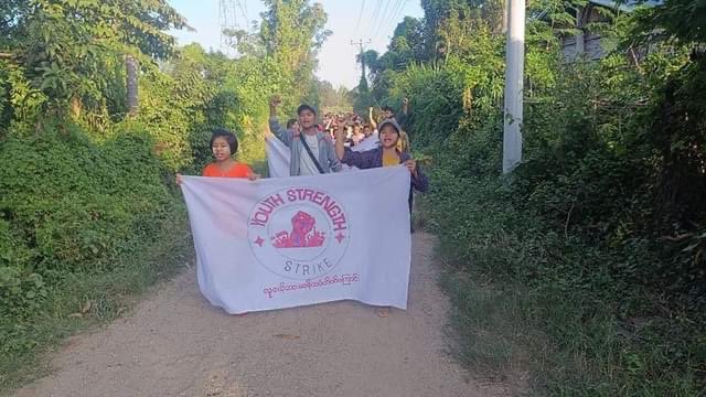 katycho22222's tweet photo. Anti-coup protest against military dictatorship was demonstrated by pro-democracy activists in 
#Yinmabin  today. 🙏🏽✊🏽💪🏽

#WarCrimesOfJunta 
#2023Nov12Coup #WhatsHappeningInMyanmar https://t.co/tnFdqRI3HV