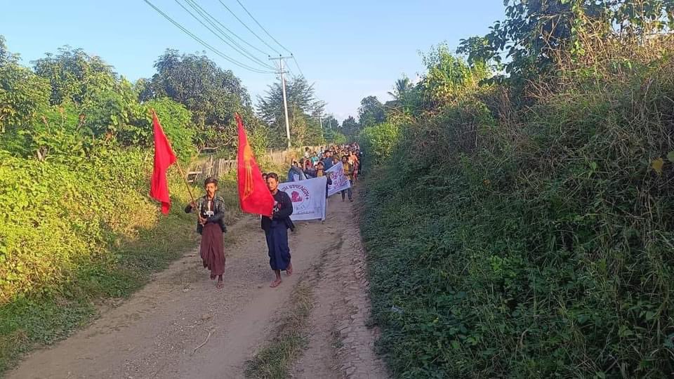 katycho22222's tweet photo. Anti-coup protest against military dictatorship was demonstrated by pro-democracy activists in 
#Yinmabin  today. 🙏🏽✊🏽💪🏽

#WarCrimesOfJunta 
#2023Nov12Coup #WhatsHappeningInMyanmar https://t.co/tnFdqRI3HV