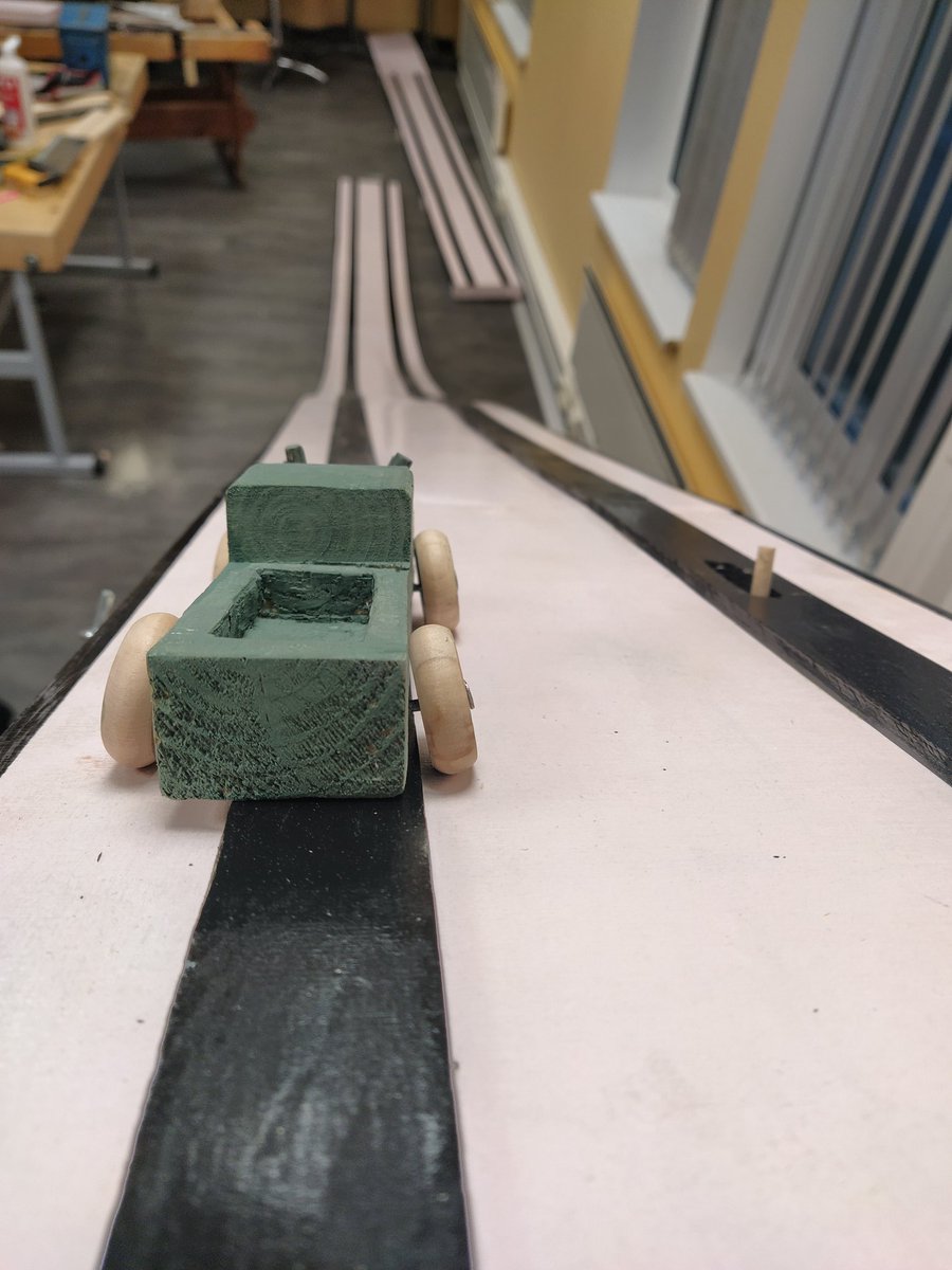 Rata pysyy jo pystyssä omilla jaloillaan. Hieman lisää tukivarsia ja lähtöteline pitää tehdä rauhallisemmaksi. 

Sitten ajanotto.