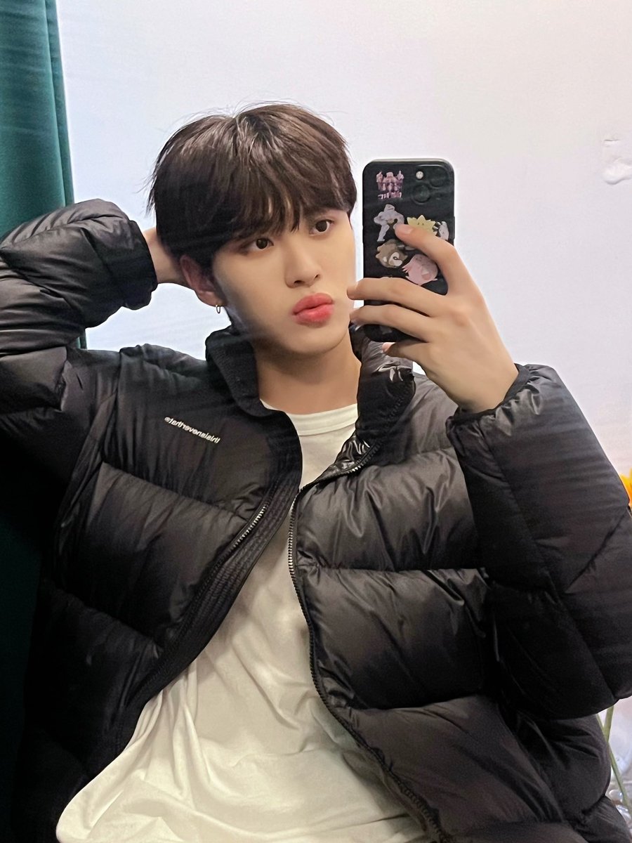 by_EPEX's tweet photo. [#아민]

이왕 추워진김에 눈이라도 내려라..❄️⛄️🌨️

#EPEX #이펙스 #AMIN #아민 https://t.co/mVr00ahAxt