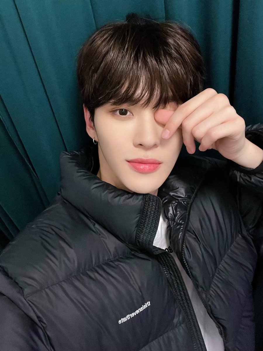 by_EPEX's tweet photo. [#아민]

이왕 추워진김에 눈이라도 내려라..❄️⛄️🌨️

#EPEX #이펙스 #AMIN #아민 https://t.co/mVr00ahAxt