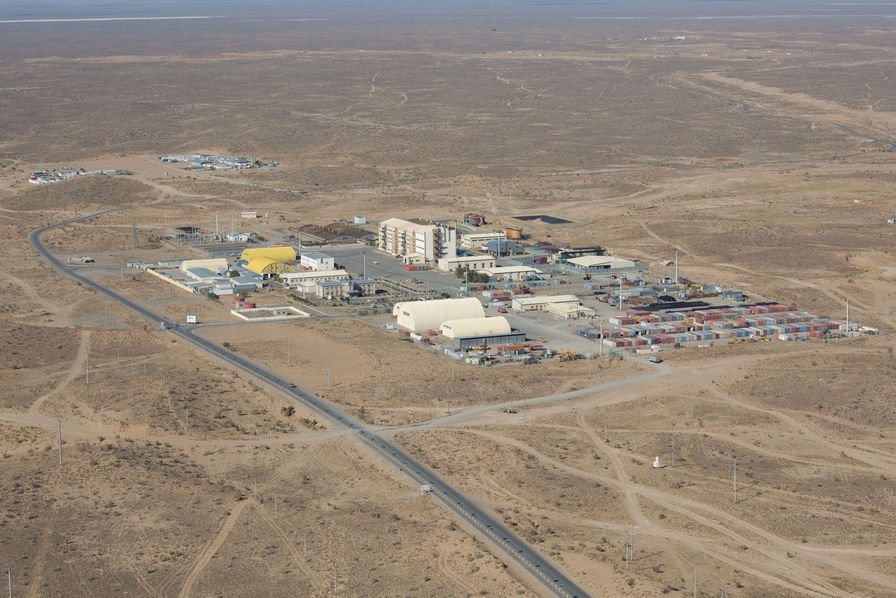Au Kazakhstan, la France va fournir des radars GM200 de Thalès, le groupe Orano, qui exploite déjà une mine au Kazakhstan, veut également accroître sa présence, ce pays représentant à lui seul 43 % de la production totale.