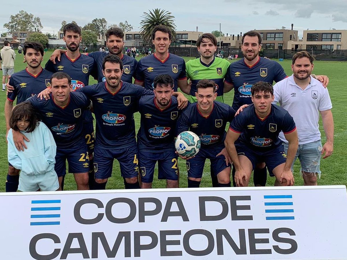 ¡ᴜɴᴏ ᴍÁꜱ! ⚽️🏆👌🏼

Estos son los equipos de #Peñarol y #Cervantes para jugar el partido de octavos de final de la #CopaDeCampeones de #Mayores 💪🏻

#SomosLaLiga