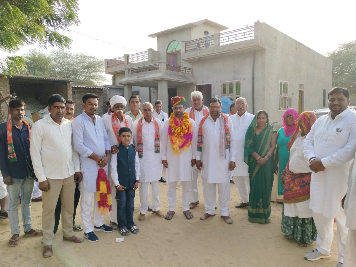 abhishekmatoria's tweet photo. आज नोहर विधानसभा क्षेत्र के गांव रतनादेसर में लालचंद जाखड़,मेघराज जाखड़, इंद्राज जाखड़, मदनलाल हरडू, मालूराम बुडानिया, साहबराम पचार, चंदूराम जाखटिया,बनवारी बुडानिया,हंसराज जाखड़, रेड़ाराम जाखड़, उदमीराम जाखड़ परिवार सहित कॉग्रेस छोड़कर पूर्णतया अपना समर्थन भाजपा को दिया । इस समर्थन के लिए दिल से आभार व अभिनंदन !

#खिलेगा_कमल_जीतेगा_नोहर 
#जय_भाजपा_तय_भाजपा 
#Abhishekmatoria