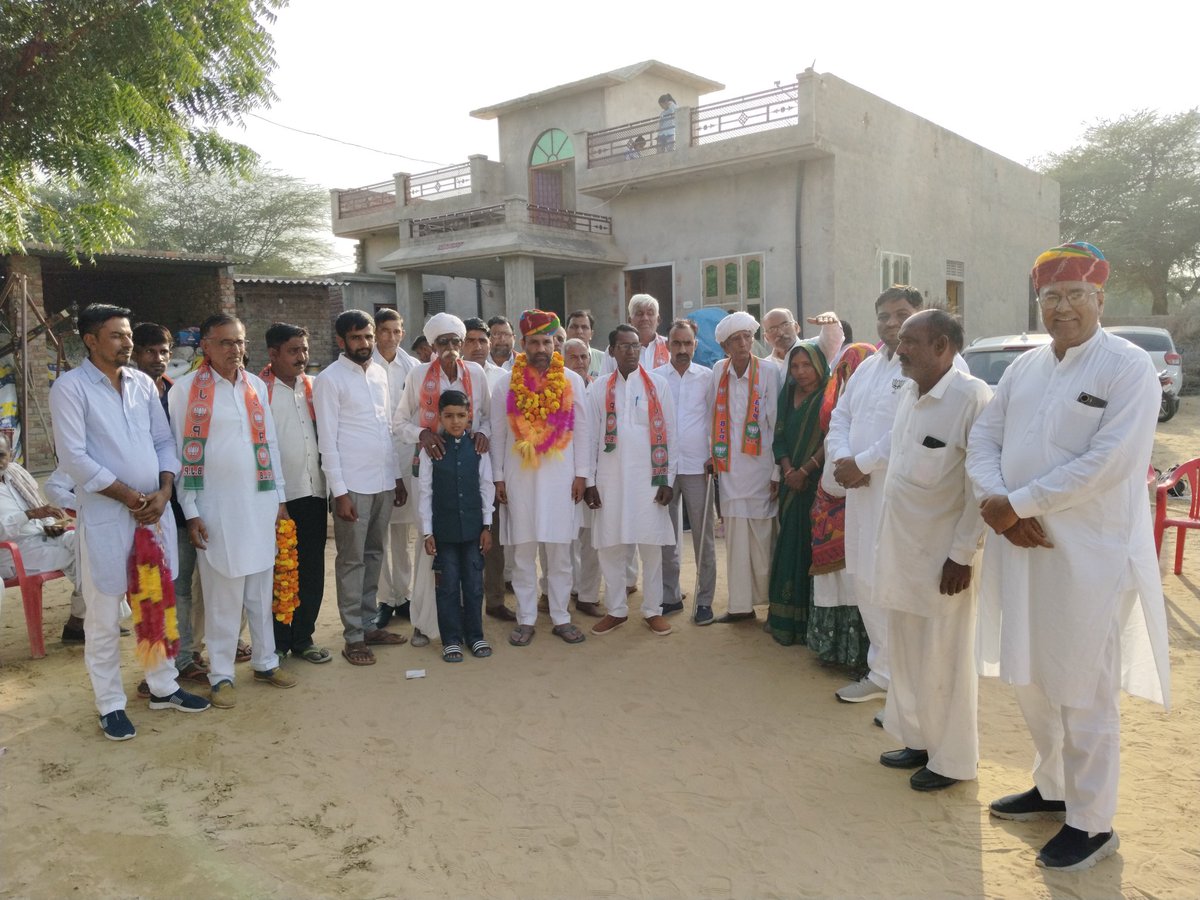 abhishekmatoria's tweet photo. आज नोहर विधानसभा क्षेत्र के गांव रतनादेसर में लालचंद जाखड़,मेघराज जाखड़, इंद्राज जाखड़, मदनलाल हरडू, मालूराम बुडानिया, साहबराम पचार, चंदूराम जाखटिया,बनवारी बुडानिया,हंसराज जाखड़, रेड़ाराम जाखड़, उदमीराम जाखड़ परिवार सहित कॉग्रेस छोड़कर पूर्णतया अपना समर्थन भाजपा को दिया । इस समर्थन के लिए दिल से आभार व अभिनंदन !

#खिलेगा_कमल_जीतेगा_नोहर 
#जय_भाजपा_तय_भाजपा 
#Abhishekmatoria