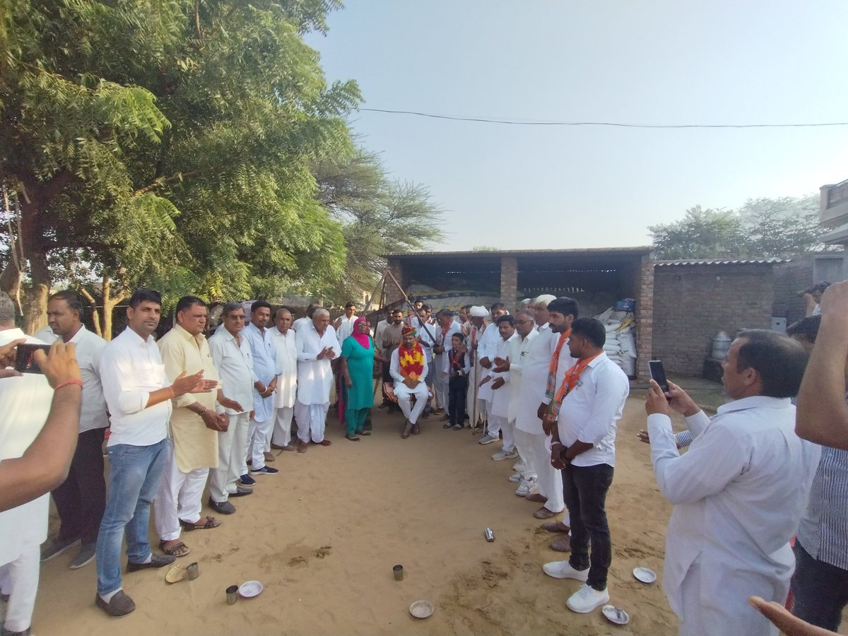 abhishekmatoria's tweet photo. आज नोहर विधानसभा क्षेत्र के गांव रतनादेसर में लालचंद जाखड़,मेघराज जाखड़, इंद्राज जाखड़, मदनलाल हरडू, मालूराम बुडानिया, साहबराम पचार, चंदूराम जाखटिया,बनवारी बुडानिया,हंसराज जाखड़, रेड़ाराम जाखड़, उदमीराम जाखड़ परिवार सहित कॉग्रेस छोड़कर पूर्णतया अपना समर्थन भाजपा को दिया । इस समर्थन के लिए दिल से आभार व अभिनंदन !

#खिलेगा_कमल_जीतेगा_नोहर 
#जय_भाजपा_तय_भाजपा 
#Abhishekmatoria