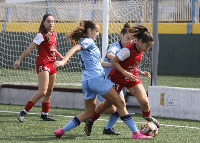WosoMagazine's tweet photo. 🚨JORNADA 1️⃣0️⃣🚨

#SegundaFederacionFutFem Grupo Sur

@cdguiniguadafem 🔴⚪ 2️⃣➖3️⃣ @CanteraGranota 🅱 🔵🔴

⚽🔴⚪ @ciiaracedress y @patriesantana18
⚽🔵🔴 @inessrizo,@luciagonzleez y @carlotaursua

🏟 Barrio Atlántico

#wosomagazine🧩 #OrgullGranota #GarraGuini https://t.co/T840V1D7Tq