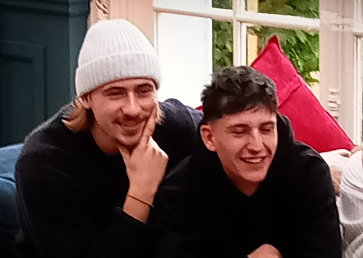 cellaumat's tweet photo. Pierre et Victorien (Axel et Julien) cette prestation m'a tué, tellement sympa ces petits gars 🙏🤩👏🎶🎤
#Partirunjour
#2be3
#go4Ever
#staracademylive
#Staracademy https://t.co/glhOb0fXyq