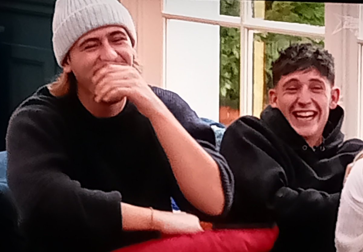 cellaumat's tweet photo. Pierre et Victorien (Axel et Julien) cette prestation m'a tué, tellement sympa ces petits gars 🙏🤩👏🎶🎤
#Partirunjour
#2be3
#go4Ever
#staracademylive
#Staracademy https://t.co/glhOb0fXyq