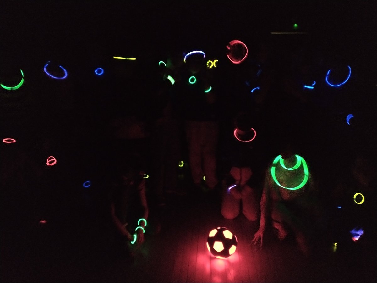 5thBeckGuides's tweet photo. Can you spot the Guides?!! 5th Beckenham challenged themselves to glow in the dark in order to raise money for Girlguiding and Children in Need. Thanks to all who sponsored us! https://t.co/C5TEIZmast 🌟#girlscandoanything @girlguidingGLK @Guiding_LaSER https://t.co/hS5cSfeRyx