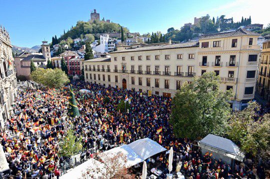 ANM_Churriana's tweet photo. En #Granada para defender la igualdad de todos los españoles y decir NO A LA AMNISTÍA pactada por Sánchez

#EspañaNoSeRinde https://t.co/e8tEfi0kAK