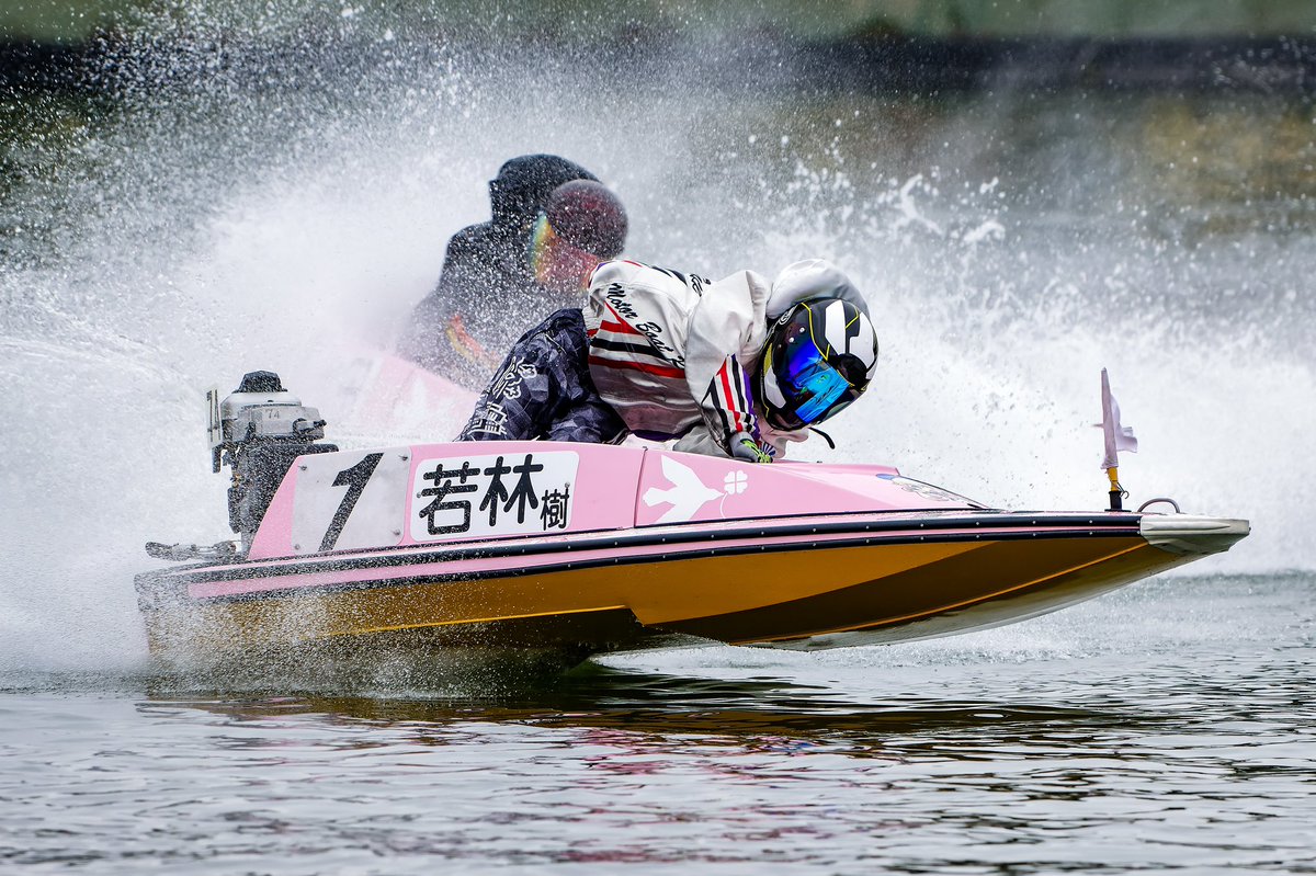 5期目スタート。今期はA級昇格、優出するを毎節の目標として頑張っていきます。
期待に応えられるようなレースをします。応援よろしくお願いします。