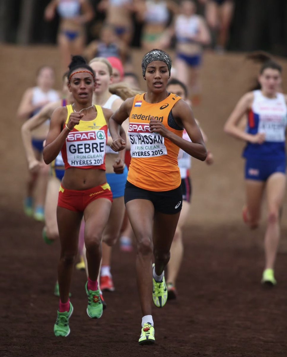 CORREDOR\ (@soycorredor_es) on Twitter photo 🔎🔙 Preciosa foto subida por <a href="/EuroAthletics/">European Athletics</a> a su canal de Instagram.
Sifan Hassan 🇳🇱, a la postre ganadora, con Trihas Gebre 🇪🇸, que después de su valentía se tuvo que conformar con la 11ª posición.
➡️ Una Trihas, por cierto, ya alejada del deporte de élite y que fue madre. 🔎🔙 Preciosa foto subida por <a href="/EuroAthletics/">European Athletics</a> a su canal de Instagram.
Sifan Hassan 🇳🇱, a la postre ganadora, con Trihas Gebre 🇪🇸, que después de su valentía se tuvo que conformar con la 11ª posición.
➡️ Una Trihas, por cierto, ya alejada del deporte de élite y que fue madre.