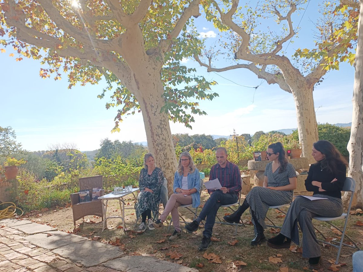Aj_CerviadeTer's tweet photo. ☀️Presentació de la revista La Llera a Can Santamaria de #Raset!
🤝Amb @lalleradelter_, @CerviaAntic i el Museu de Raset.
🫂Eina de cohesió social i territorial de l'Empordà del Gironès!
#cultura
#patrimoni https://t.co/5HvaC3HPxo