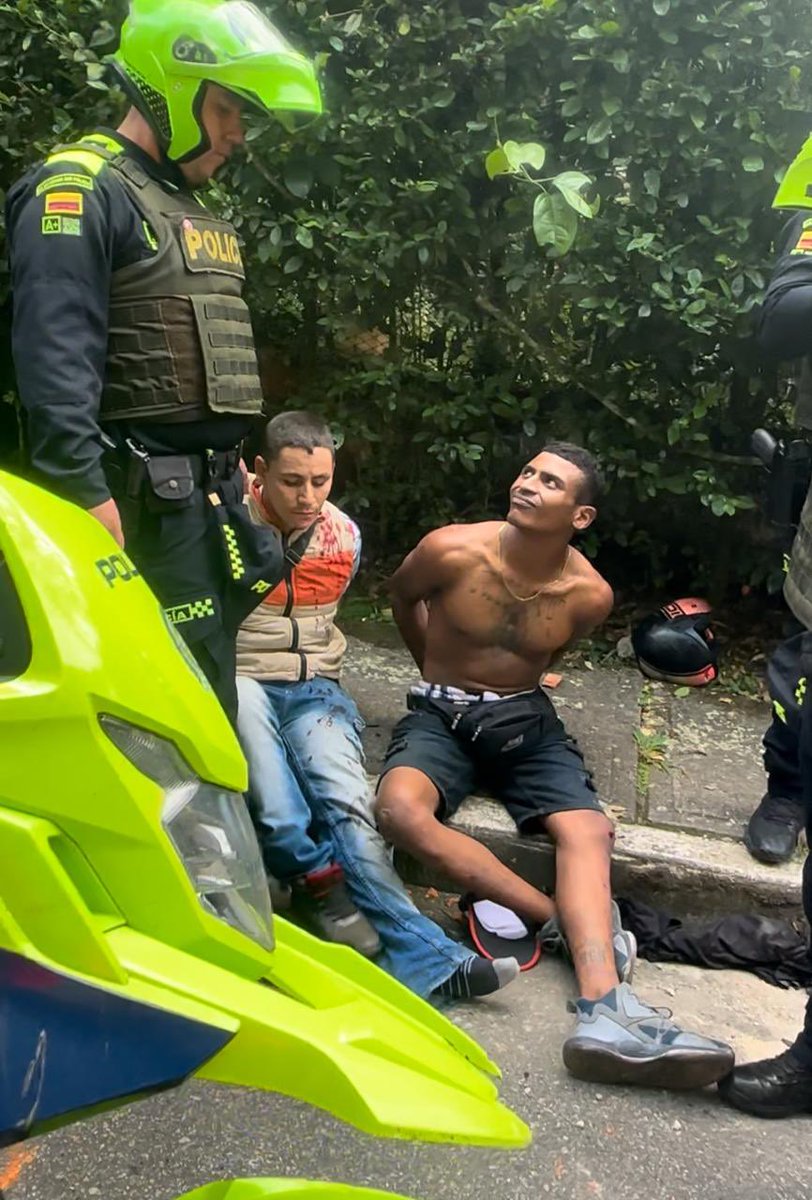 paortegamm's tweet photo. Atención a estas 🐀 nos intimidaron y robaron a uno de mis compañeros en la ruta de hoy, sector Pan de Azúcar #Bucaramanga @AlcaldiaBGA @PoliciaColombia @JCardenasRey tenían un cuchillo 🔪 necesitamos reforzar la seguridad en este sector 😰 https://t.co/g9Z8TmerHi