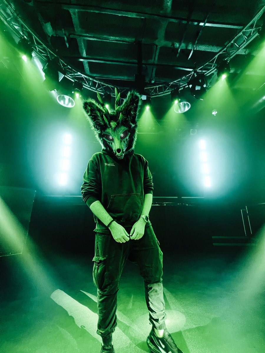 In the club 🔥
Photo by <a href="/Nixoralis/">Nixoralis Confused and Angry 🔜NFC🔜Faun🔜Furizon</a> 

#furry #fursuit #photography