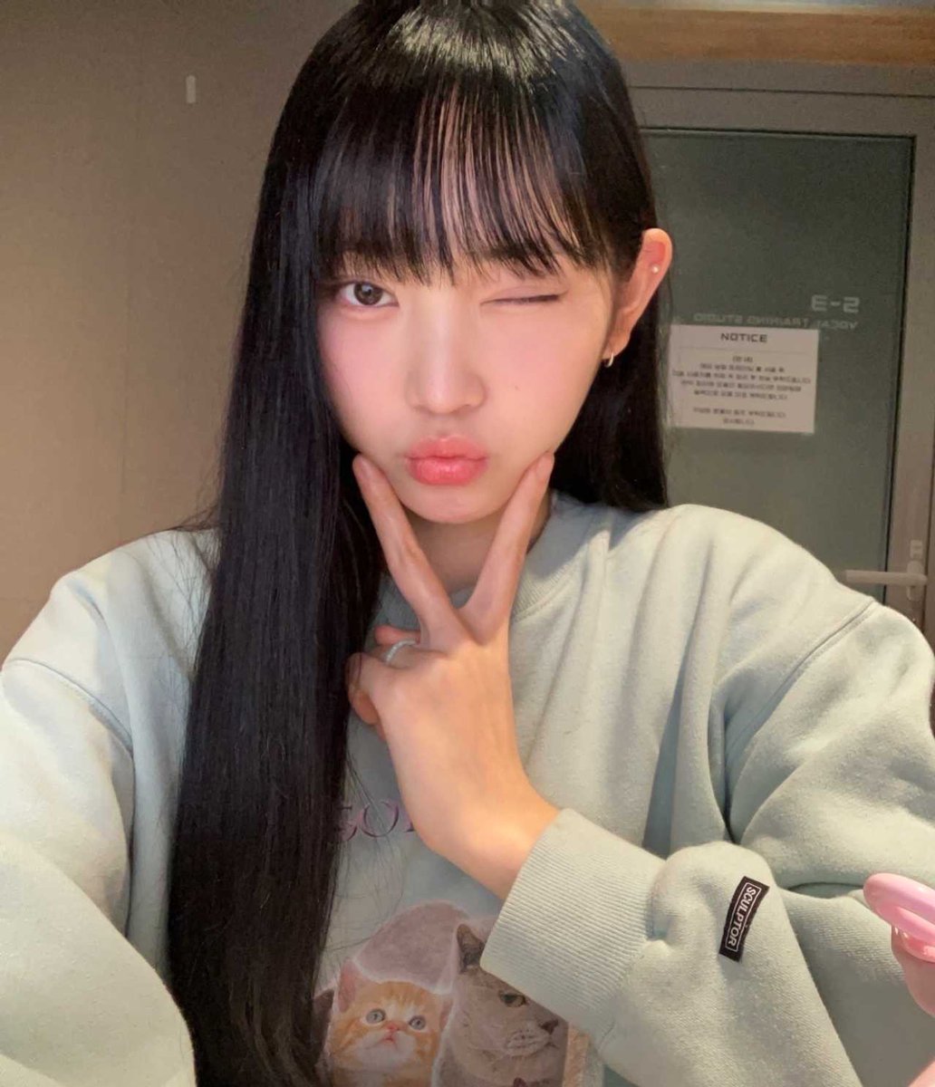 ArabYoungseo's tweet photo. @ILLIT_twt 📬 — ٦؛ نوڤمبر ٢٠٢٣ 
♡ : تحديث يونقسو في حساب ايليت عبر التويتر:
🍦 كوز الايسكريم 🍦 بيس ✌️
#YOUNGSEO #영서 #ILLIT #아일릿 https://t.co/IMEUzZ5Spb