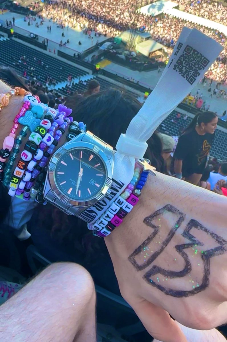 Diegodilo1's tweet photo. cayendo tarde que vi a Taylor en vivo, canté lavender haze en vivo, la pulsera aún se enciende, fue todo tan hermoso lpm https://t.co/EvXchc7lml