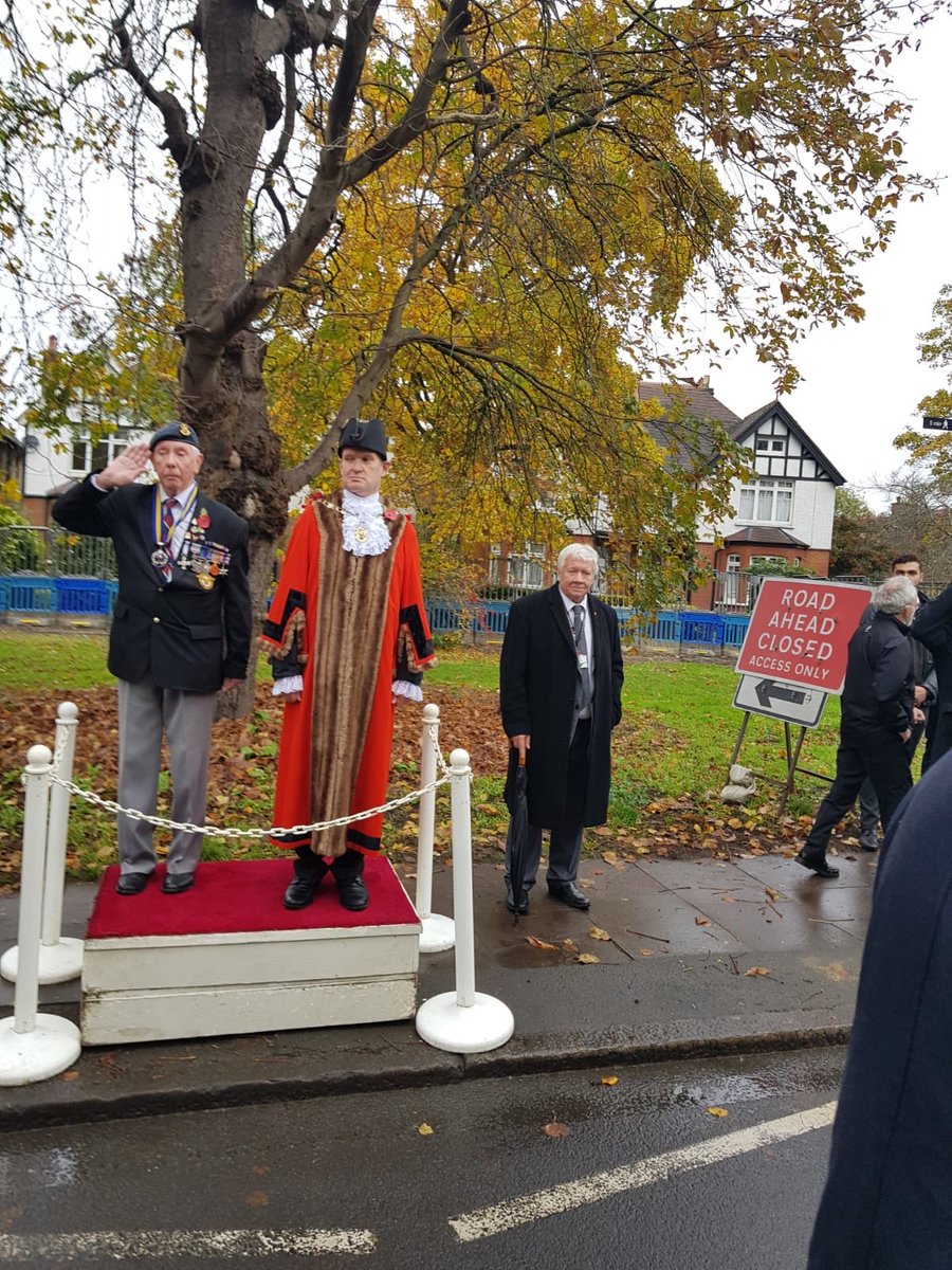 Siobhain_Mc's tweet image. Today we remembered the men,women and children of Mitcham lost in 2 World Wars and in other conflicts. ‘The Legion of the living saluted the legion of the dead’ Our community came together. As always.