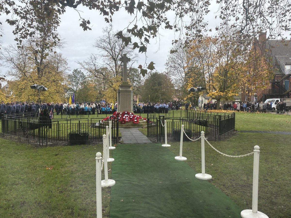 Siobhain_Mc's tweet image. Today we remembered the men,women and children of Mitcham lost in 2 World Wars and in other conflicts. ‘The Legion of the living saluted the legion of the dead’ Our community came together. As always.