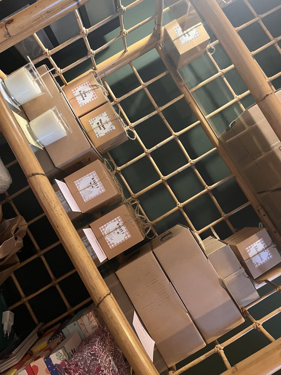 VegolasZer's tweet image. Les commandes ne s’arrêtent pas, je sais pas comment vous remercier genre…. Vraiment c’est incroyable 😭❤️

Merci de me faire confiance pour vos cadeaux 🥹❤️