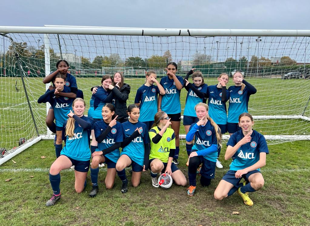 Well done <a href="/Cops_FC/">Coplestonians FC</a> U14 this morning winning their game vs <a href="/TheCastlemen/">Framlingham Town FC</a> U14 girls. Finally have a new pic for the season and girls commemorated #RemembanceDay with well observed silence #LestWeForget #hergameto #womensfootball