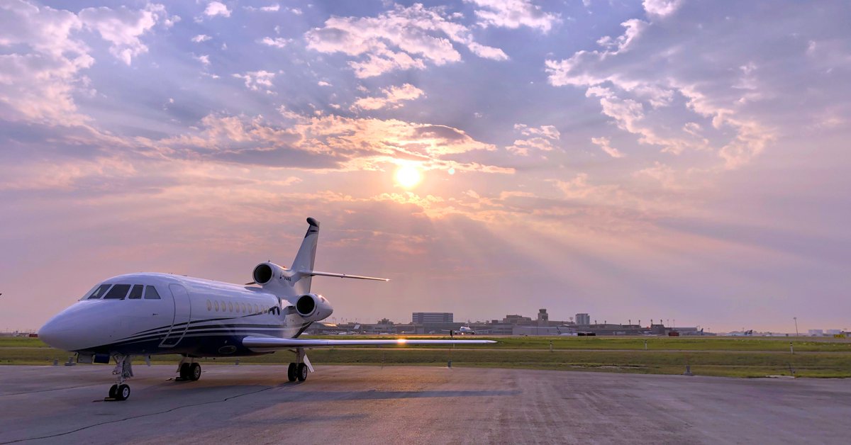 DassaultFalcon's tweet photo. Sunset for a singular trijet.
Photo by Falcon pilot Kurt Bentz
#iFlyFalcon #Falcon900EX https://t.co/7vlOk3WUCF