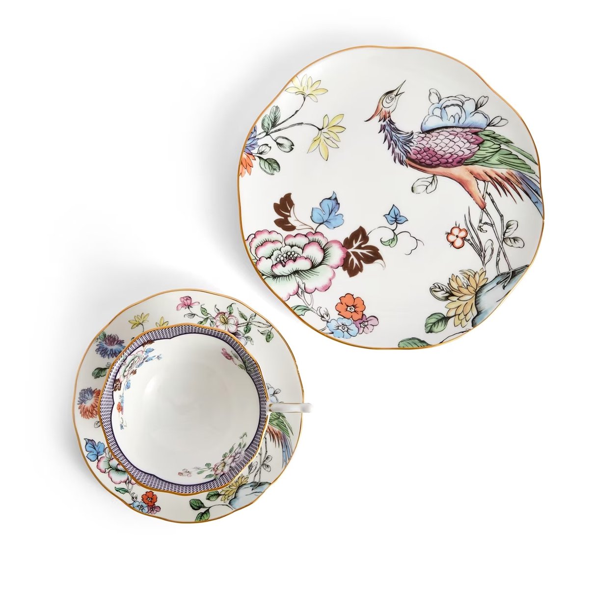 Amusespot1's tweet photo. The new Fortune Pattern by Wedgwood.  Neo-chinoiserie with a beautiful dessert service. My favorite is the the Mega Accent Plate.  Now available.

https://t.co/xPn6GbdrGw

#wedgwood #chinoiserie #christmasdinner #tablescape #findyourmuse #amusespot https://t.co/JKmVLpBorY