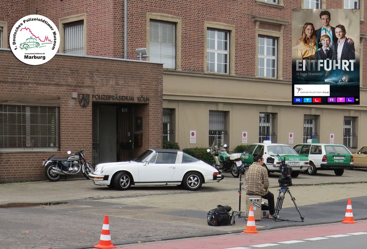 Polizeioldtimer's tweet photo. Der von @RTL_com verfilmte Entführungsfall des 11jährigen Johannes Erlemann in🎬 „Entführt – 14 Tage Überleben“ berührte viele. 🎥Produziert von @VeronicaFerres - zu sehen auf @RTLplus
und RTL. 📷Mit dabei #Polizeioldtimer aus dem Marburger Museum 📷Mehr: https://t.co/IUNdYFniV8 https://t.co/mxjlLGpwcu