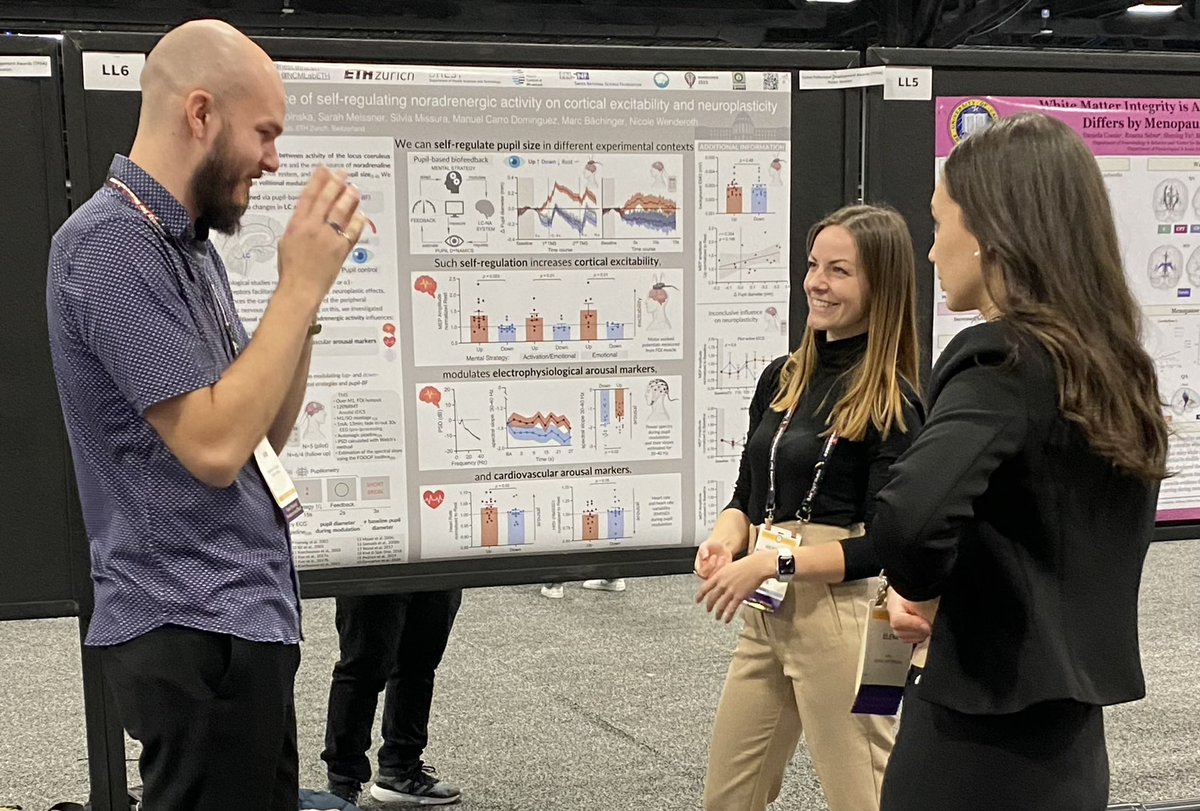<a href="/WeronikaPotok/">Weronika Potok-Szybinska</a> presenting her research 👁️🧠🔵⚡️ during the #SfN23 Trainee Professional Development Award (TPDA) poster session🏆
 #arousal #pupil #LC 
meet her also 🗓️ Nov 14th 🕑1-5pm 📍E15 (PSTR395.01)
 <a href="/SfN_Events/">Society for Neuroscience Events</a> <a href="/SfNtweets/">Society for Neuroscience (SfN)</a>