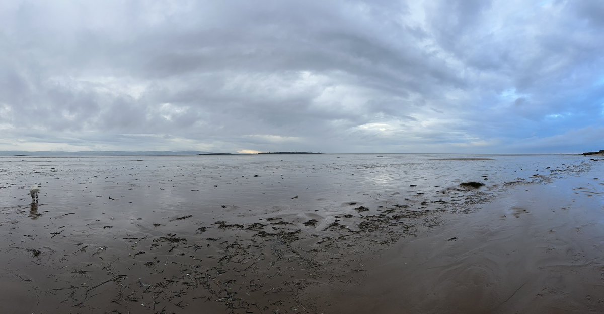 AndyCockram's tweet image. About to get soaked 🙈 #WestKirby