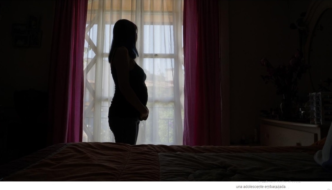 SER MADRE EN CENTROS DE MENORES Adversidad y resiliencia: historias de maternidad adolescente en entornos institucionalizados elsaltodiario.com/maternidad/adv…