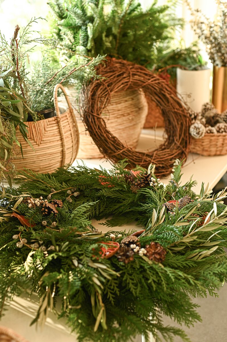 Penelope_Pots's tweet photo. Who’s ready for wreath making!? I know I am! Stay tuned as we drop an at home wreath kit for you and your family to enjoy crafting over the holidays 🤗

#wreathkit #wreath #holidaywreaths #diy https://t.co/oByqdXRznU