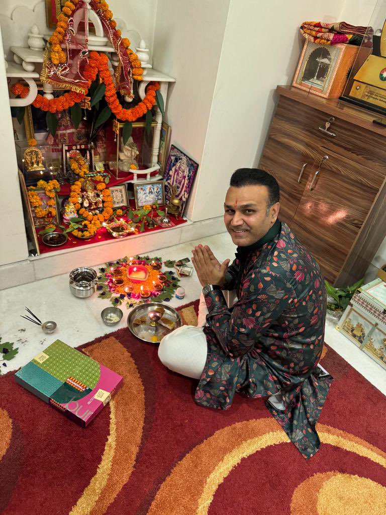 virendersehwag's tweet photo. दीपज्योति: परब्रह्म: दीपज्योति: जनार्दन:। दीपोहरतिमे पापं संध्यादीपं नामोस्तुते।। शुभं करोतु कल्याणमारोग्यं सुखं सम्पदां। शत्रुवृद्धि विनाशं च दीपज्योति: नमोस्तुति।।

आप सभी को #शुभदीपावली https://t.co/tLjvTxpA0Z
