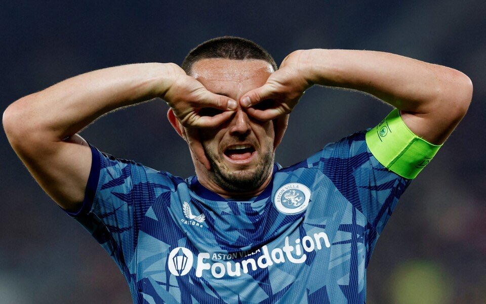 Fisted Away tweet media