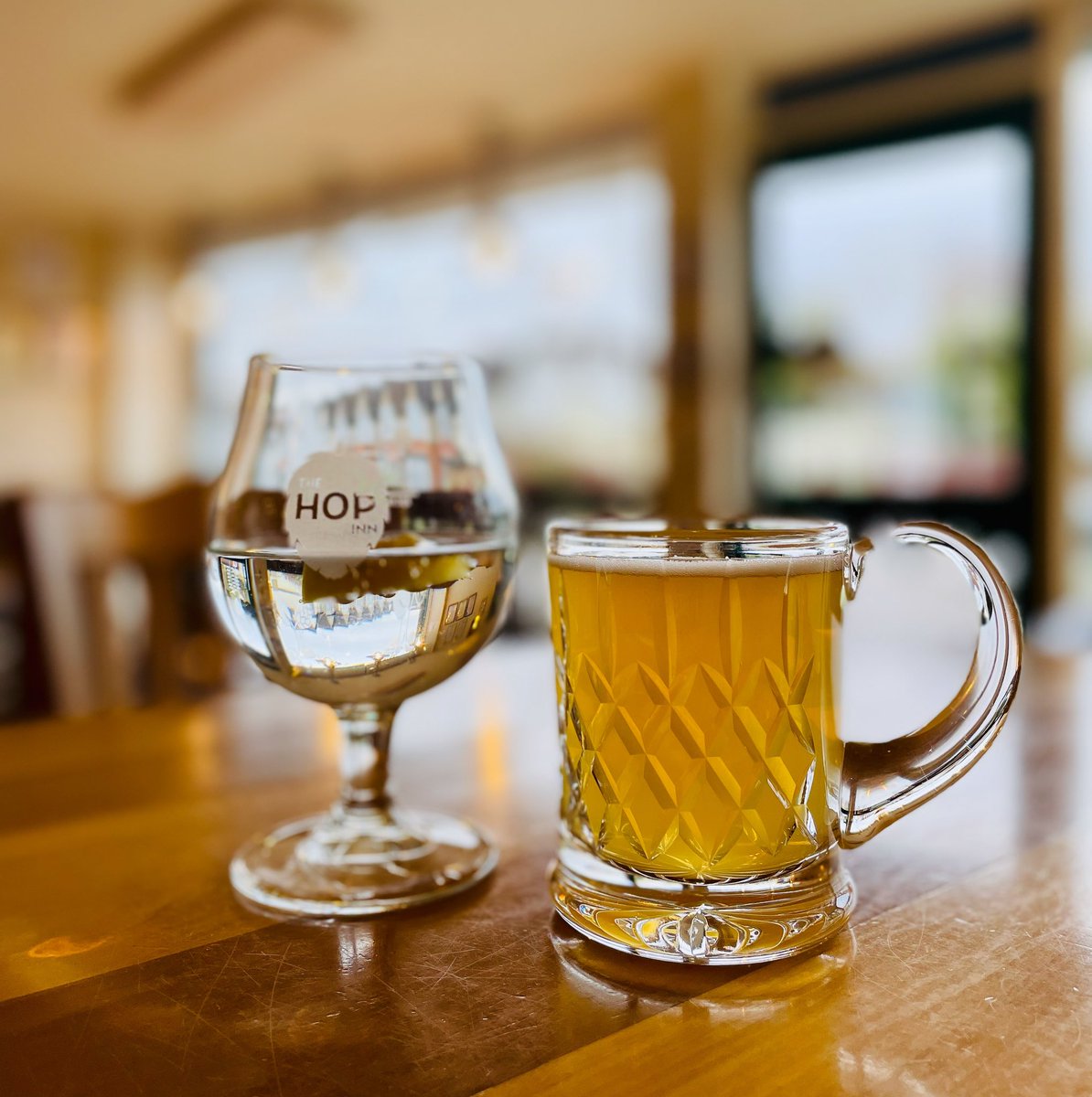 inn_hop's tweet photo. Autumn cider on tap: Hazy mid yellow with a gentle sparkle. Dessert apples and white apples on the nose. Smooth and a lightly creamy texture on the palate. Bright and full of ripe apples and cream. Unfiltered Sussex real cider from @SillyMooCider Glorious! #notfromconcentrate https://t.co/JDshzisyGq