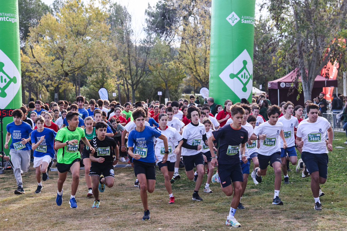 ajsantcugat's tweet image. 🏃🏃🏃Fantàstica jornada de celebració de les 25 edicions del Cros #SantCugat 

🙌 3.701 atletes participants en 6 categories + l&apos;especial Cros

😍 Amb la col·laboració d&apos;entitats de @tradicionalsc  i en benefici d&apos;@Assadegam 

👏 Gràcies per la gran organització @omet_santcugat