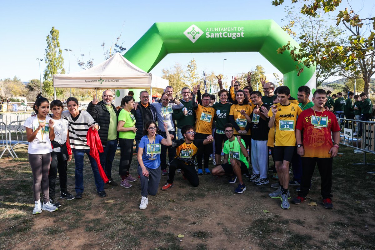 ajsantcugat's tweet image. 🏃🏃🏃Fantàstica jornada de celebració de les 25 edicions del Cros #SantCugat 

🙌 3.701 atletes participants en 6 categories + l&apos;especial Cros

😍 Amb la col·laboració d&apos;entitats de @tradicionalsc  i en benefici d&apos;@Assadegam 

👏 Gràcies per la gran organització @omet_santcugat