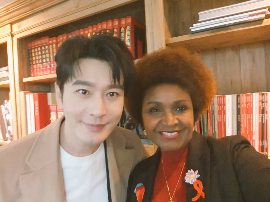 Wonderful to reconnect with old friends at Ditan Hospital, Red Ribbon Home & with UNAIDS Goodwill Amb Huang Xiaoming at the start of #WorldAIDSDay2023. Thanks Dr Morah for inviting cosponsors. We are determined & on course with partners to end AIDS in children in #China by 2025.