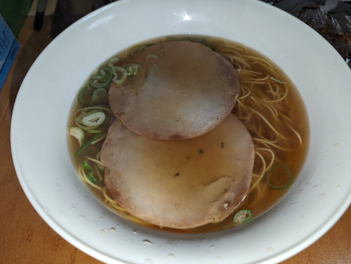 menu0917's tweet photo. 麺は画像者茹でてスープは適当作ったらそばつゆぽくなった。後は餃子と肉もやし炒め https://t.co/vPyym0t295