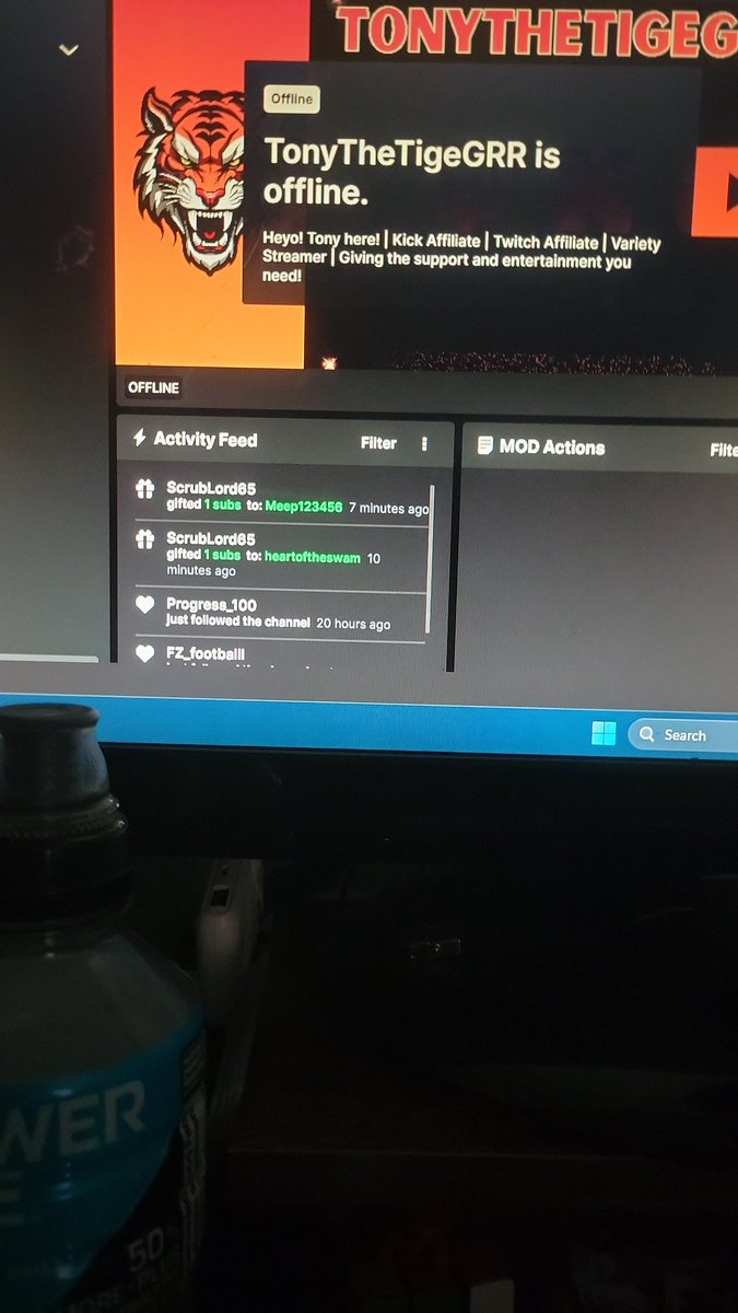 VTonyTheTigeGRR's tweet photo. Ignore the powerade! Haha my second ever person to gift subs. I appreciate the love so very much. Makes me realize that I'm doing something right!

Subs aren't all I want just to be clear but it's something I appreciate more than anything that someone's willing to bless me with🧡 https://t.co/jJJF3dyvZr
