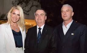 PedroRonchi2's tweet photo. Silêncio ensurdecedor daqueles que dizem 'Deus, Pátria e Família' sobre o marido bolsonarista da Ana Hickmann ter agredido ela na frente dos filhos e envergonhado Deus, a Pátria e as famílias https://t.co/TYVv8N2S4c