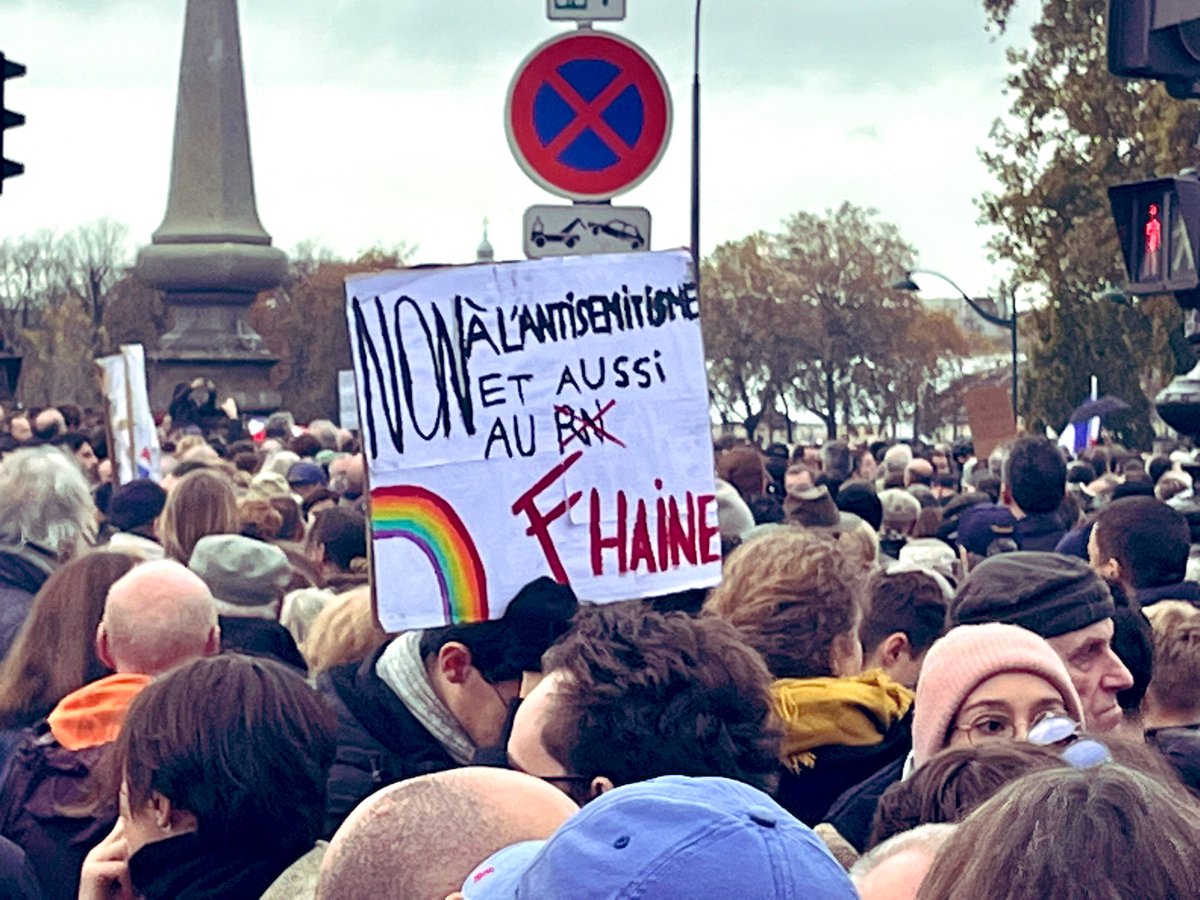 Contre l’antisémitisme. Contre toutes les formes de racisme. Contre les criminels qui détruisent des femmes, des enfants, des civils sans aucun état d’âme. Et qui devront rendre des comptes.