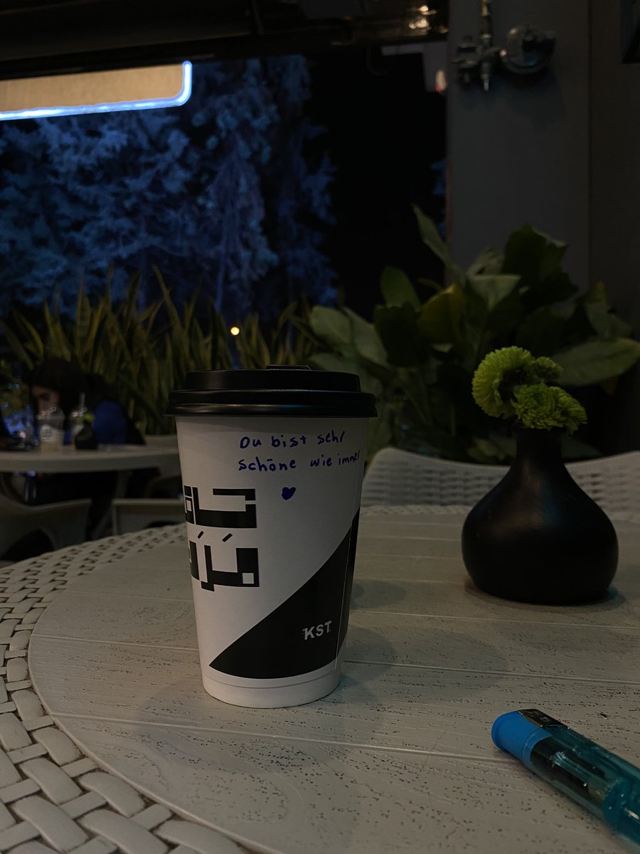 mhzmaah's tweet photo. دوست پسری که هر موقع میری کافش چیزای خوشگل رو لیوانت مینویسه چیه؟😭 https://t.co/zxmePdQ8am