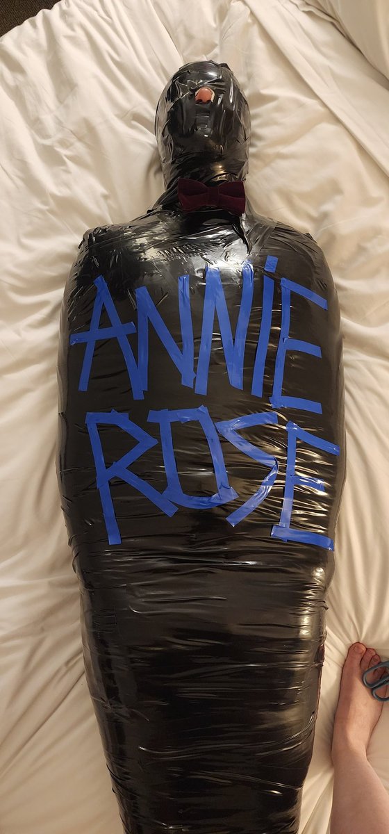 annie_rose30's tweet photo. A work of art is never complete without adding your name to it π€π
#mummification #mummificationkink #bondage #tapebondage #kink #fetish #dominatrix #femdom #perthmistress #bdsm https://t.co/kzhgDIldCg