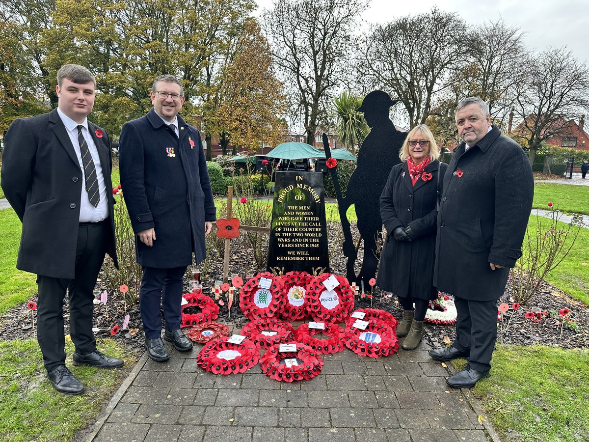 🌺 Today I attended the Denton Central, Christ Church and Thornley Park Remembrance Sunday events. A massive thank you to all the people who came out to pay respect in spite of the rain. You all did them proud! 🇬🇧 

#LestWeForget #WeWillRememberThem