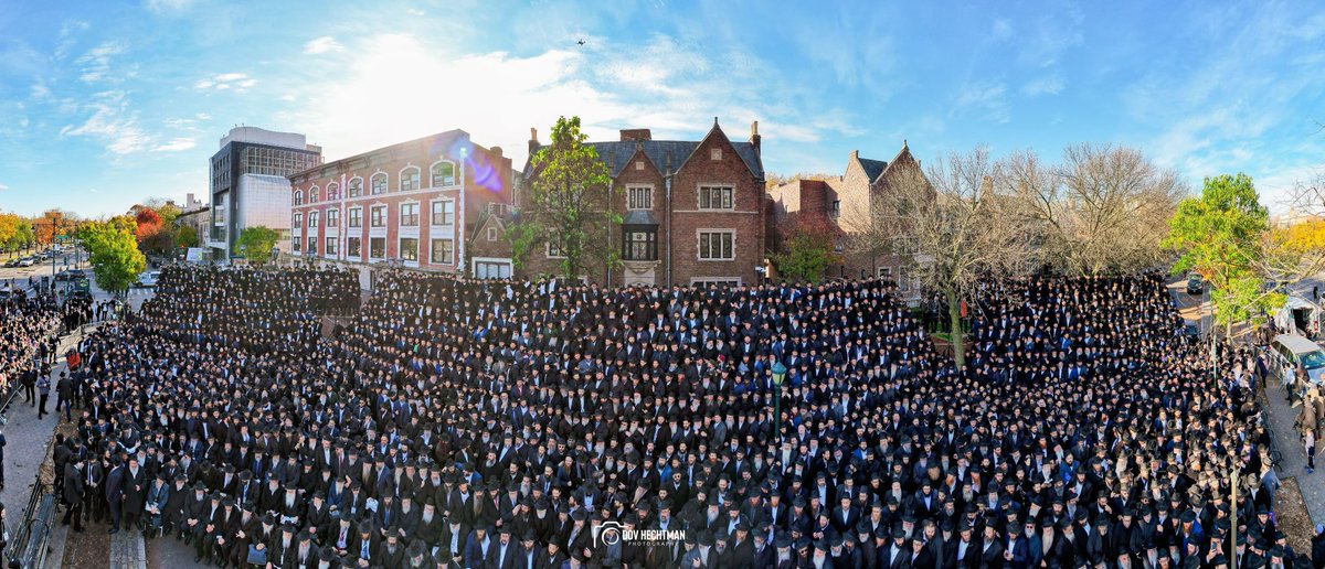 5000 rabbis. one mission. 
I'm in the center, with the black hat...
#Kinus
