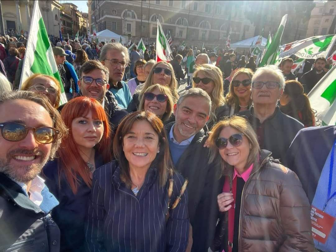 mauronev's tweet photo. Incredibile energia ieri a Roma, con 50mila persone riunite in Piazza del Popolo per far valere le nostre voci. Questo luogo simbolizza una promessa di cambiamento. L'alternativa è reale e alla portata di tutti
#Roma #PiazzaDelPopolo #VociDelCambiamento #iocero #PerUnFuturoGiusto https://t.co/JU9aFyHm15